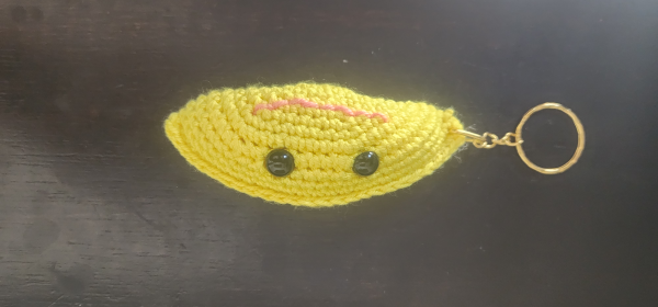 Llavero Artesanal de Arepa de Huevo en Crochet - Causa Social por la Fundación Sonrisas de Vida