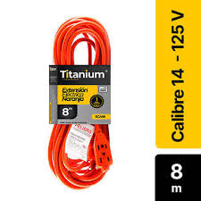 Extensión eléctrica naranja TITANIUM de 8 metros con cable reforzado, clavija polarizada y toma de seguridad para uso industrial o exterior.